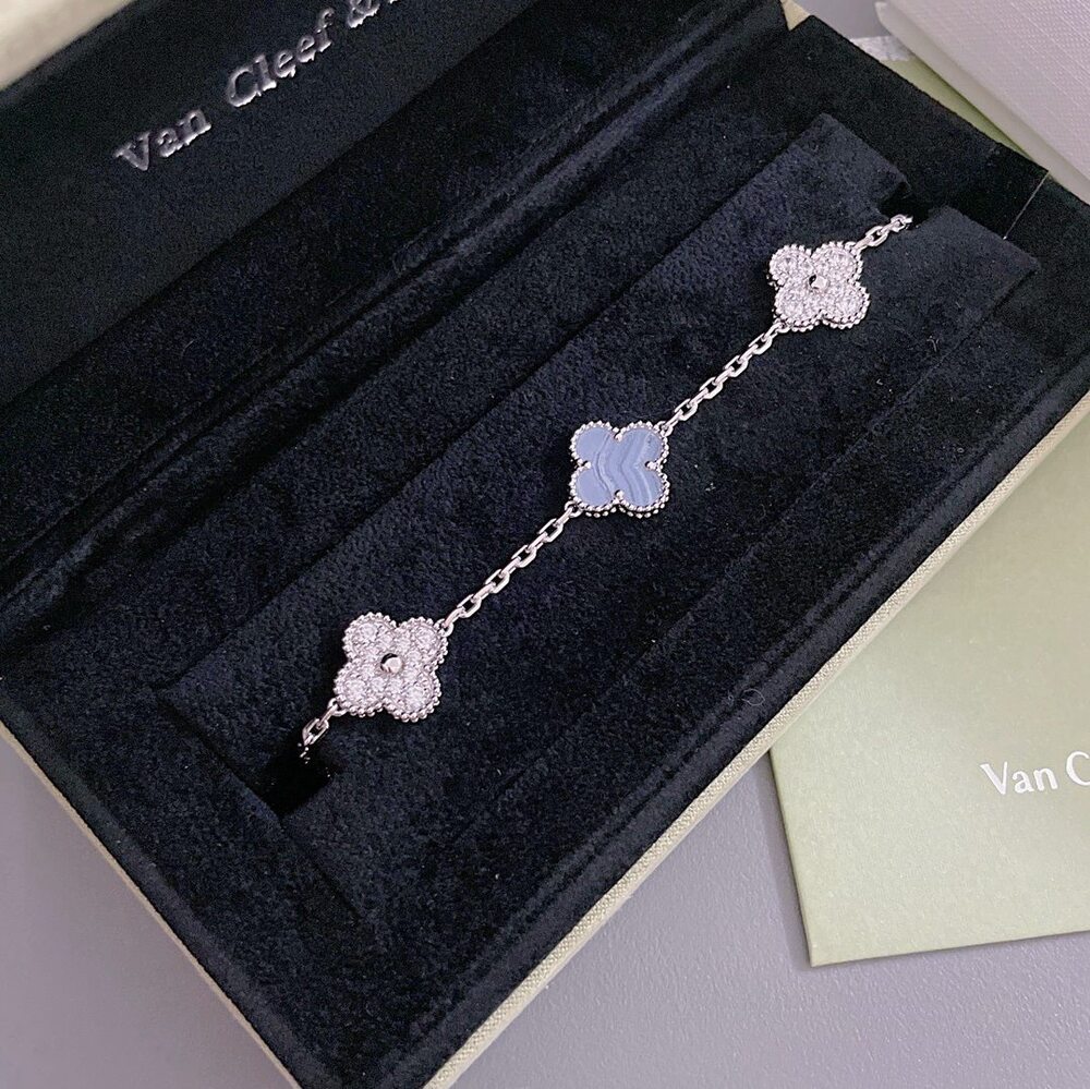 ✨Van Cleef & Arpels Vintage Alhambra 5 Motifs White Stone Diamond Bracelet